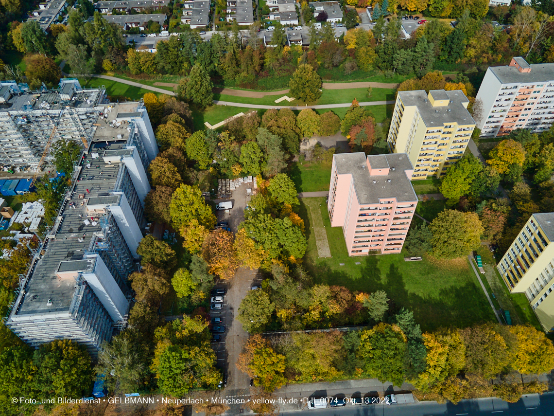 13.10.2022 - Fassadensanierung am Karl-Marx-Ring 11-21 in Neuperlach